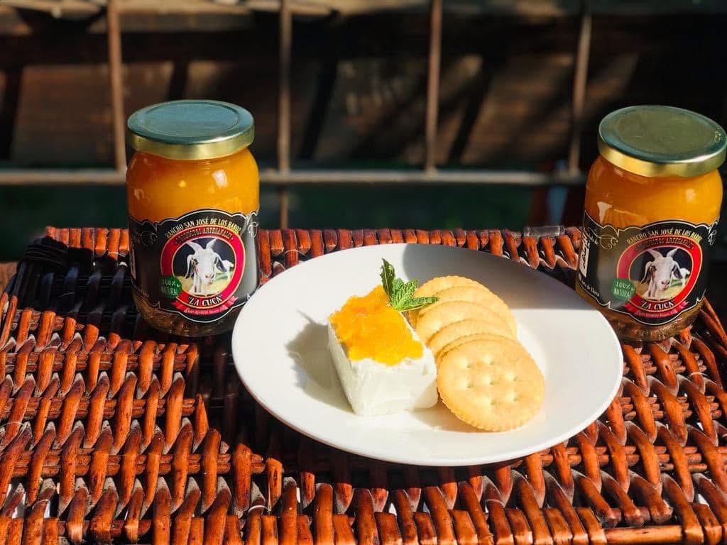 Mermelada artesanal con queso fresco y galletas